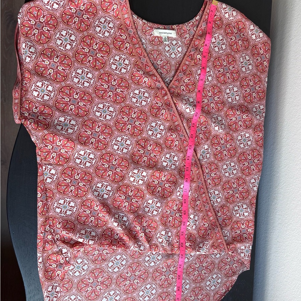 Women’s Max Studio Geometric Print V-Neck Blouse - size S - Picture 8 of 11